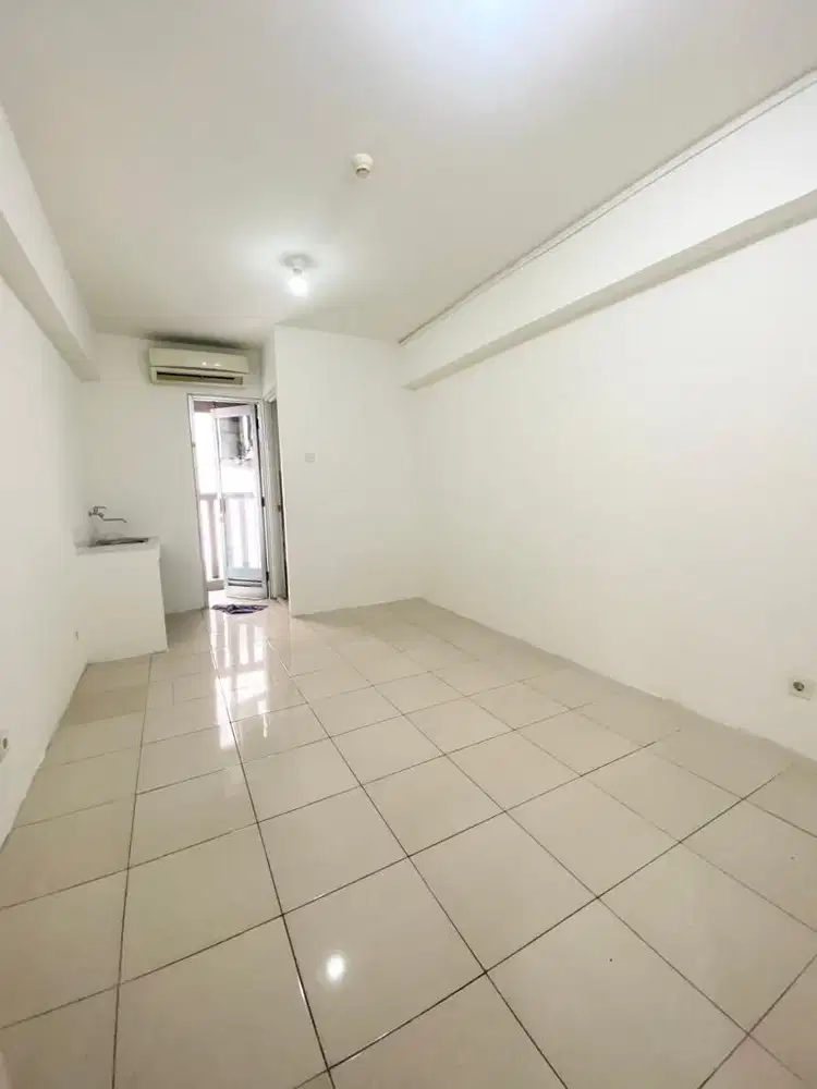 Green Bay Pluit Tipe Studio Kosong ada 1 AC Siap Huni View Kolam