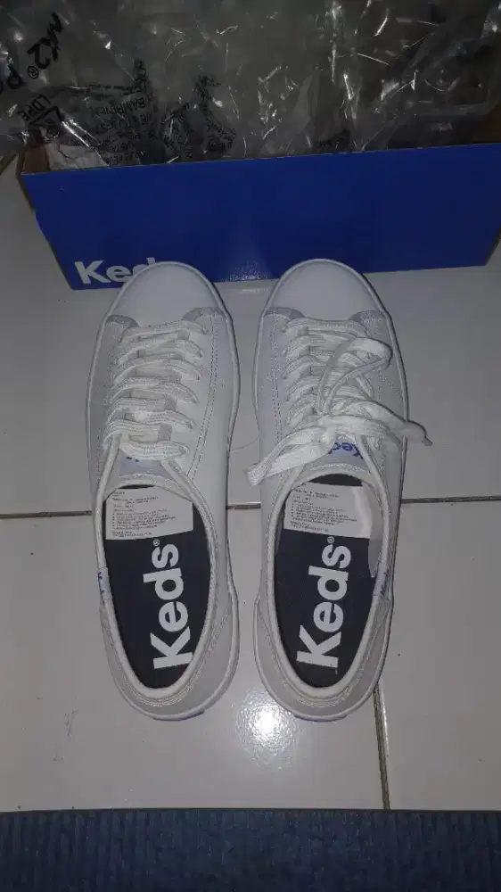 Sepatu merk KEDS putih uk 40