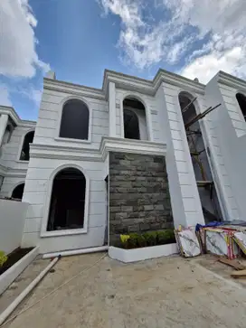 TERLARIS RUMAH MEWAH KLASIK EROPA 2 LANTAI TERMURAH DEKAT TOL CIBUBUR