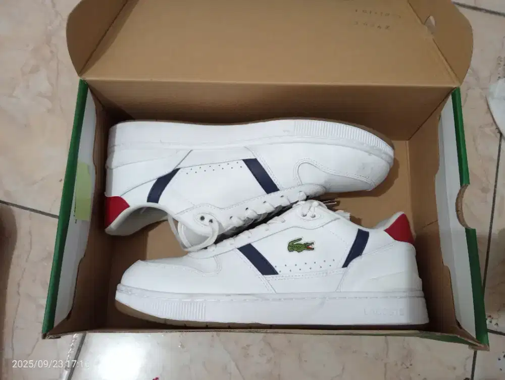 Sepatu original brand Lacoste