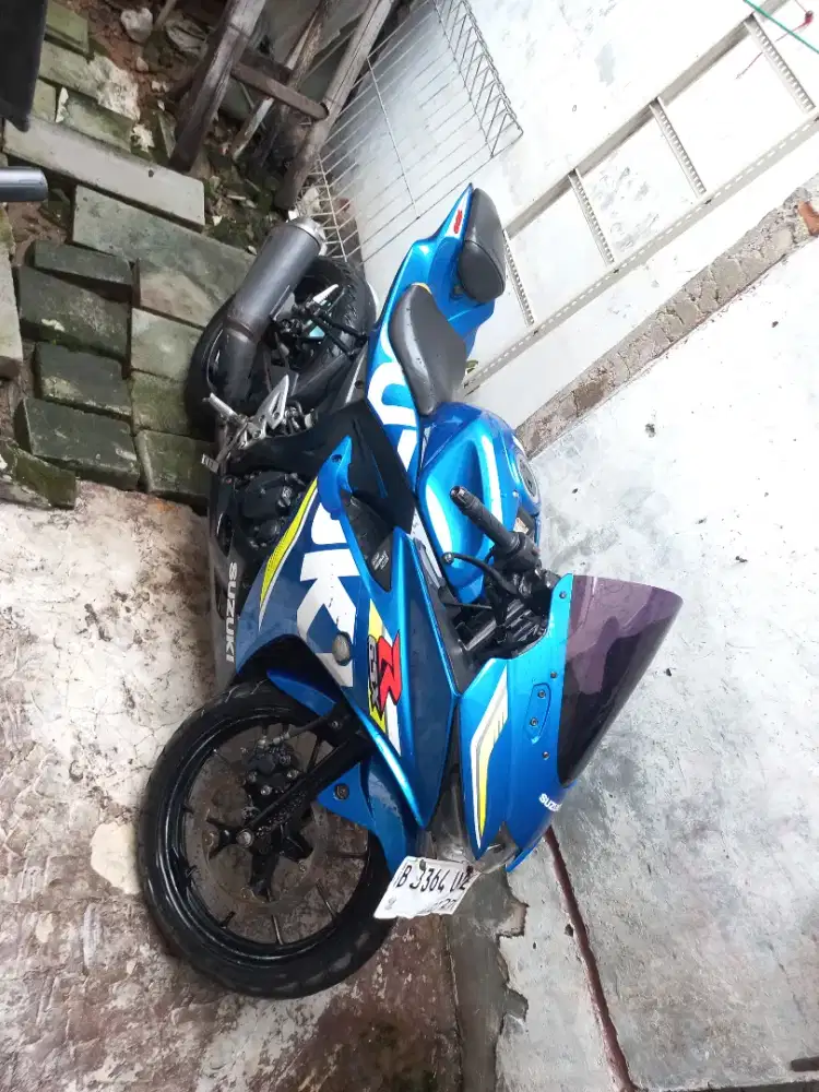 SUZUKI GSXR150 WARNA BIRU