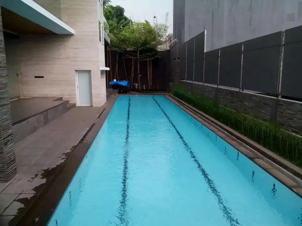 Rumah mewah 90%baru di setraduta di jual cepat