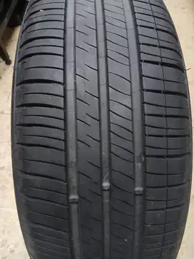Dijual cepat ban seken mobil Innova Reborn merk Michelin Energy-XM2