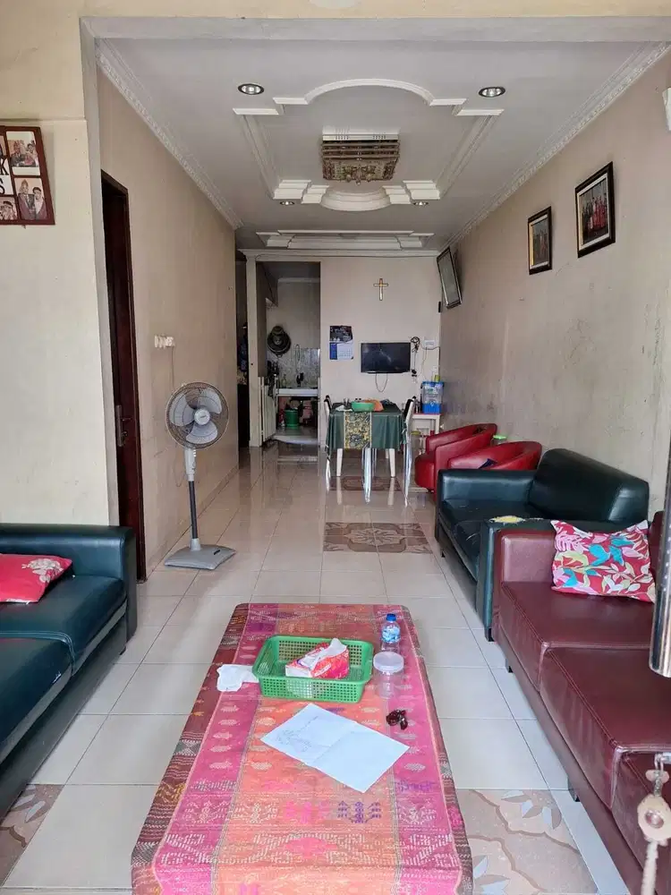 Dijual cepat rumah 3 lantai di Taman royal 1 luas 120m2 harga nego