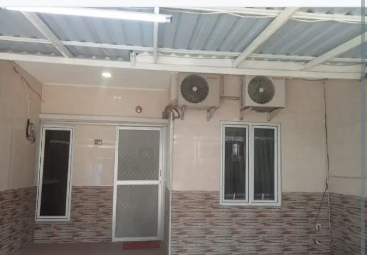 Dijual murah berikut perabot rumah 2,5 Lt dekat green lake luas 55m2