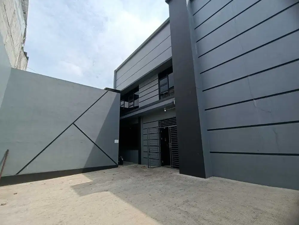 Disewakan gudang 2 lantai siap pakai LT 500m2 di Kapuk Jakarta utara