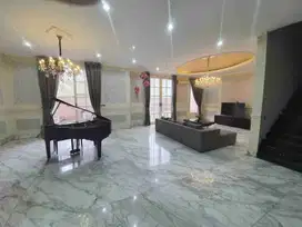 Dijual Villa Mewah Komplek Elite The Palace Residence jl. Mustang - Medan