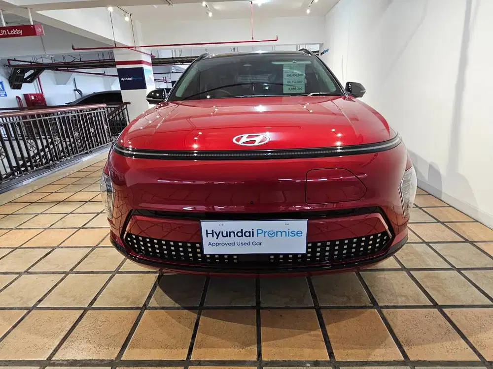 Hyundai Kona Signature Long Range * Low KM 88 perak *