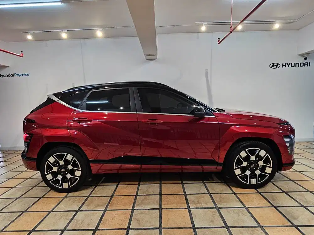 Hyundai Kona Signature Long Range * Low KM 88 perak *