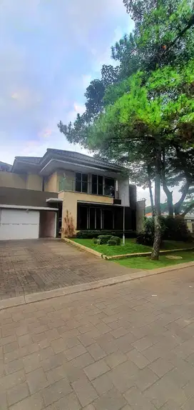 Dijual Rumah Mewah 3 Lantai di Kota Baru Parahyangan Furnished
