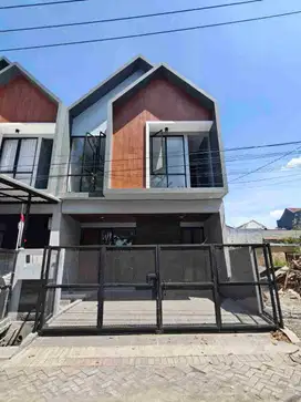 Scandinavian Rumah Manyar Tirtoyoso tengah Kota