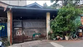 Rumah lama sgt strategis di Rawa Bunga Jatinegara jln kaki k stasiun