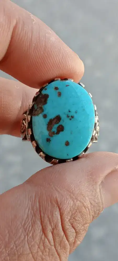 Pirus persi biru menyala