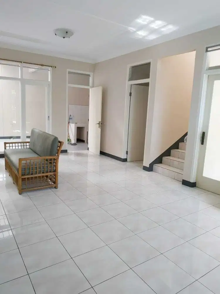 SEWA BAGUS RUMAH SEMIFUNRISHED DI MEKARWANGI BANDUNG