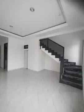 Temukan kenyamanan keluarga di rumah yang mewah dan strategis
