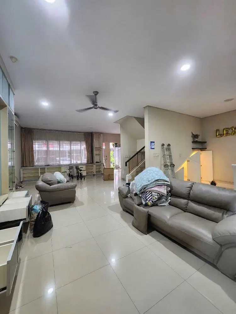 DISEWA RUMAH MEGAH 2 LANTAI di GOLFLAKE RESIDENCE JAKBAR