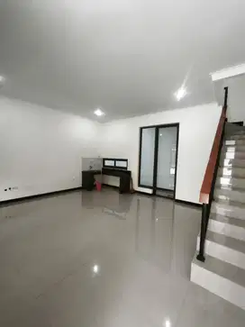 DIJUAL RUMAH 2 Lantai DI TAMAN KOPO GARDENVILLE kab bandung ^MC