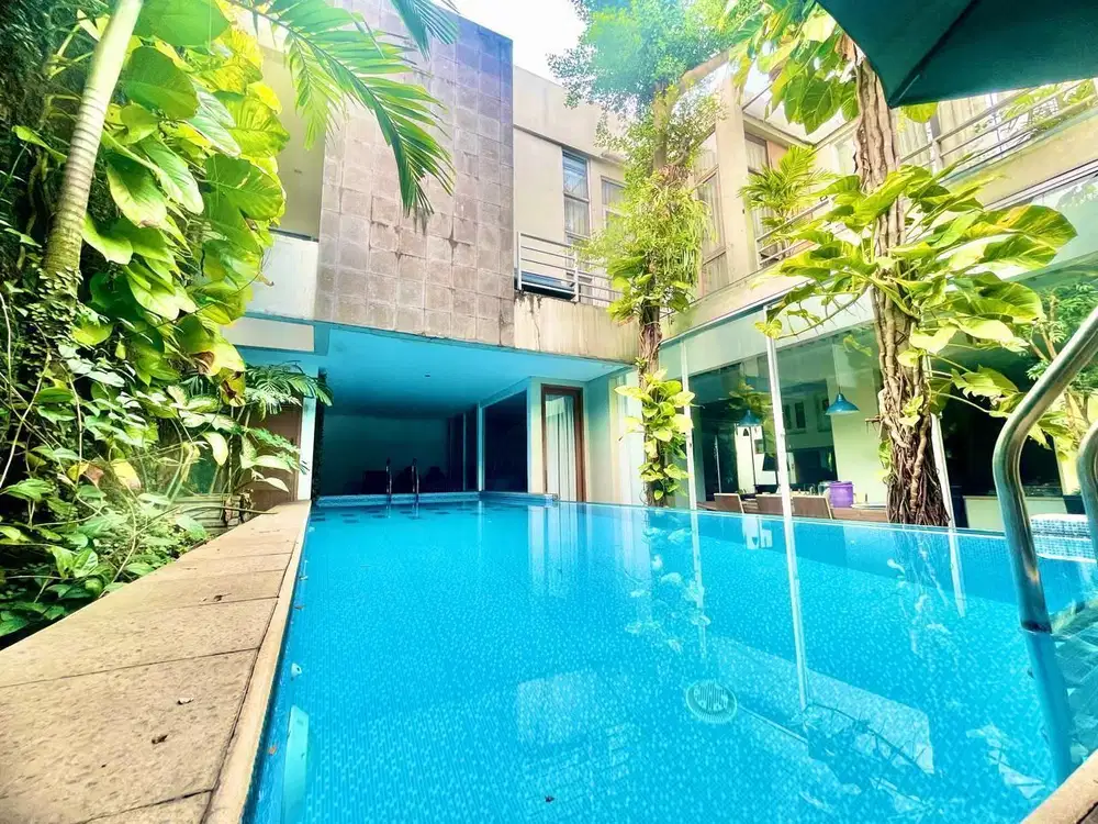 RUMAH MEWAH SWIMPOOL DI PESANGGRAHAN PETUKANGAN JAKARTA SELATAN