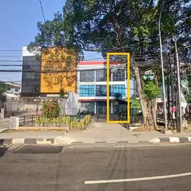 Sewa  Ruko 3,5  lantai, Luas 175m2 di Jl. Raya Pasar Minggu, Pancoran