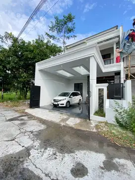 Rumah Mewah 2Lt Di Barat Jl Raya Tajem, Harga Menarik Dapat 4 Kamar Tidur