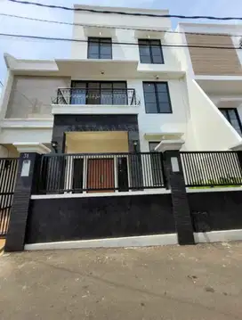 Rumah baru 3 lantai siap huni di duren tiga kalibata jakarta selatan