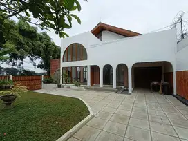 RUMAH MEWAH KONSEP MEDITERANIA STRATEGIS DI SYAP SETIABUDI GEGERKALONG