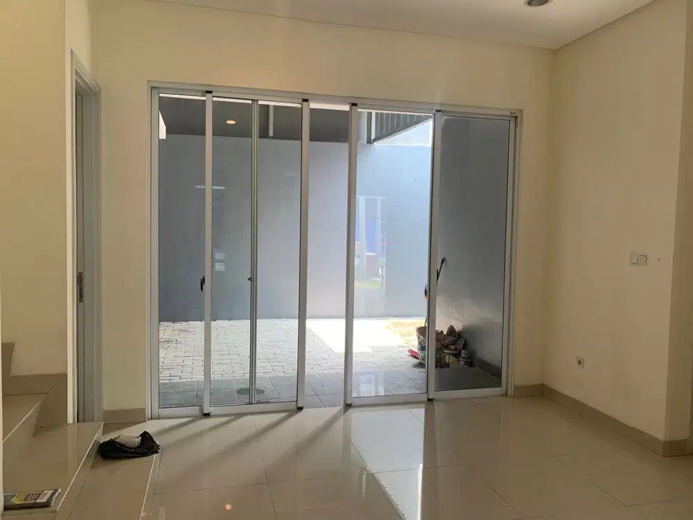 DIJUAL RUMAH GREEN LAKE CITY SIAP HUNI DAN RAPI