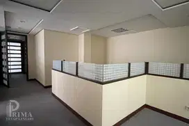 SEWA RUANG KANTOR WISMA AMEX MELAWAI SEMI FURNISH LUAS 150 SQM
