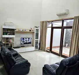 Rumah Bagus Siap Huni 2 Lantai Di Taman Holis Bandung