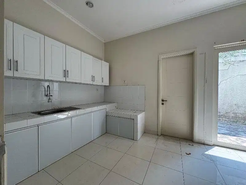 Disewakan murah rumah semi furnished Starling Gading Serpong