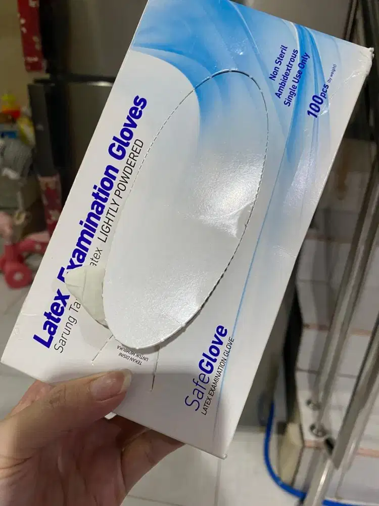 Sarung tangan plastik