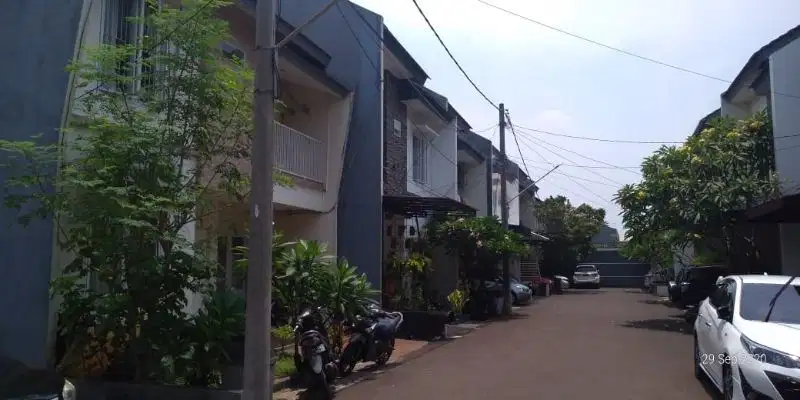 Rumah Dijual Di Cireundeu Dalam Cluster Lokasi Dekat MRT Lebak Bulus