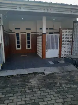 Dikontrakan Rumah Dekat Masjid Kubah Emas
