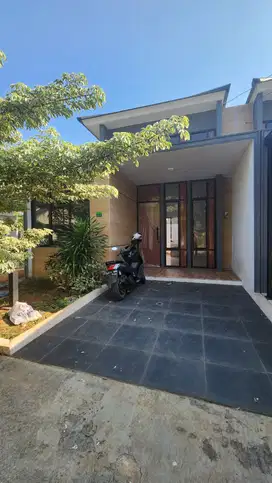 Jual Cepat Rumah Huk Serpong Garden Cluster Green View BSD Hadap Danau