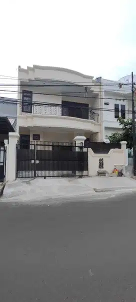 DISEWA RUMAH AGUNG PERMAI UKU 7X15 BARU RENOVASI RAPI 2,5 LT SIAP HUNI
