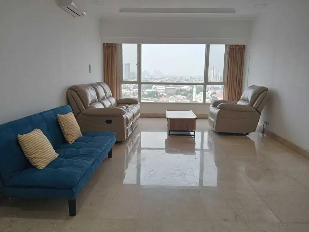 READY DIJUAL Apartemen Somerset Permata Berlian 3BR Semi Furnised