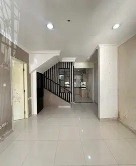 Dijual Rumah Cantik Dan Siap Huni Berlokasi Di Kota Wisata Dengan Design Rumah yang Cantik