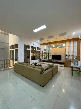 SANGAT LIMITED!! Dijual Villa di Komplek Cemara Asri Jalan Rajawali (Row Paling Lebar)