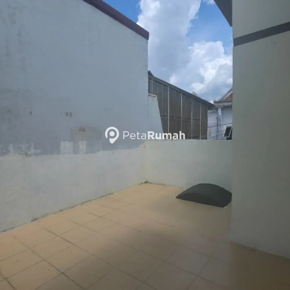 DIJUAL VILLA JALAN FLAMBOYAN KOMPLEK VILLA SETIA BUDI FLAMBOYAN (meiky