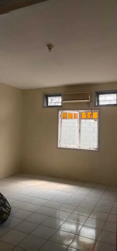 Disewakan Rumah 2 Lantai Di Komplek Arya Graha Soekarno Hatta