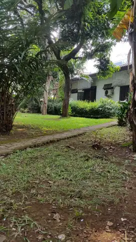 Dijual rumah tua terawat / tanah Dalam Komp Perumahan Jakarta barat