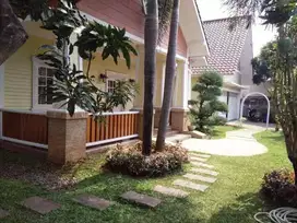 Rumah Mewah Seperti Baru Lengkap dengan Isinya Dalam Komplek Strategi