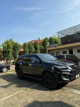 Toyota Fortuner 2.4 VRZ TRD Solar AT Hitam (2019)