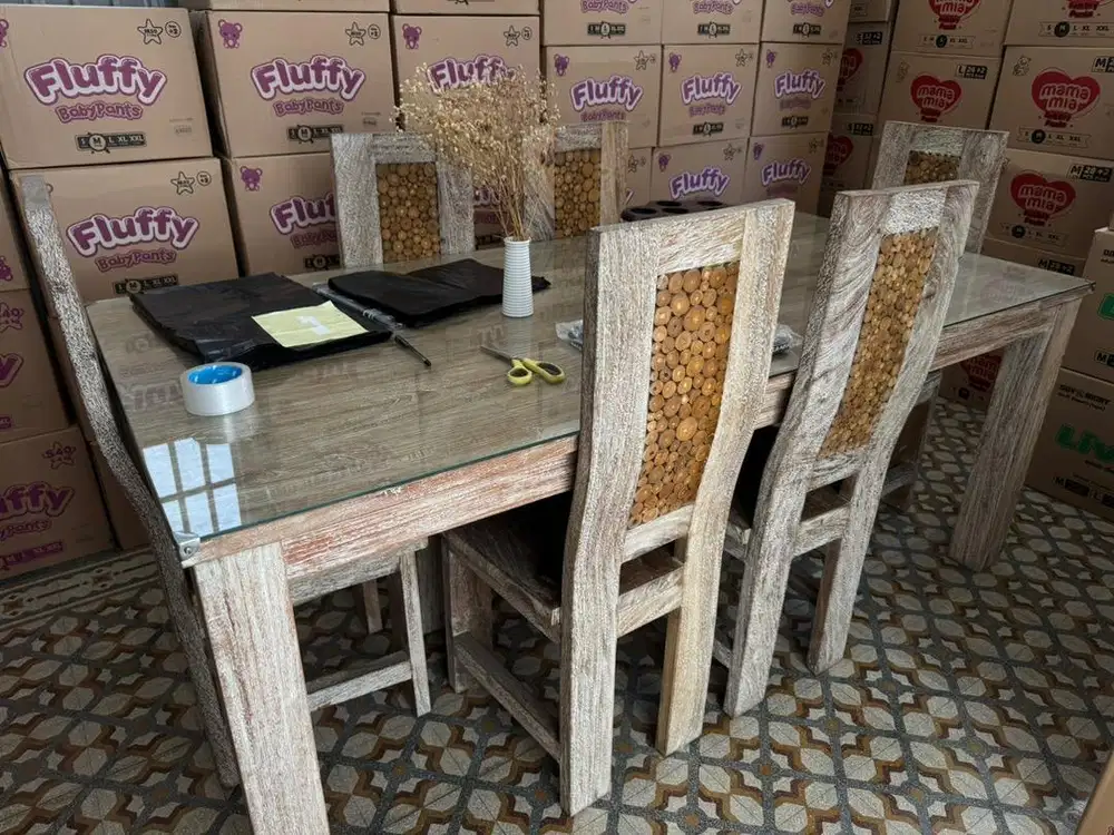 Meja makan asli kayu trembesi 6 kursi