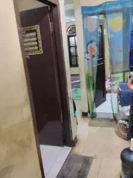 Dijual rumah cocok utk kost2 an di Kebun Kacang Jakarta Pusat