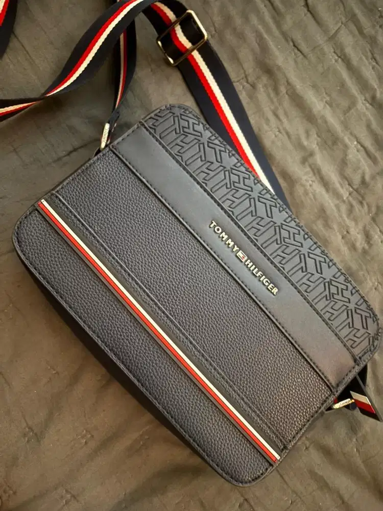 tommy hilfiger messeger bag