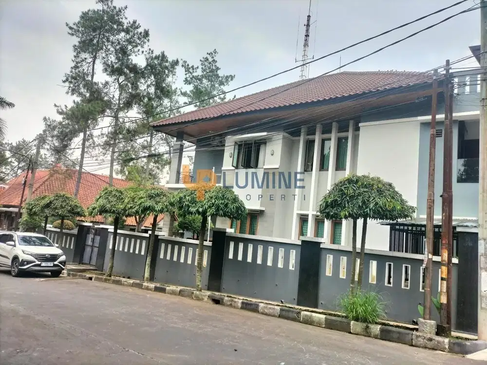 RUMAH MEWAH DI CIWARUGA DEKAT KAMPUS UI DAN FASUM