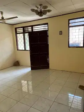RUMAH PADEMANGAN SHM 5KT 2KM  ROW 1 MOBIL UK 4.5X14 SHM JAKARTA UTARA
