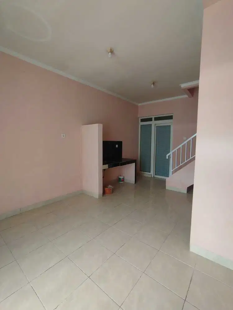DISEWAKAN RUMAH 2 LANTAI di PARK RESIDENCE
