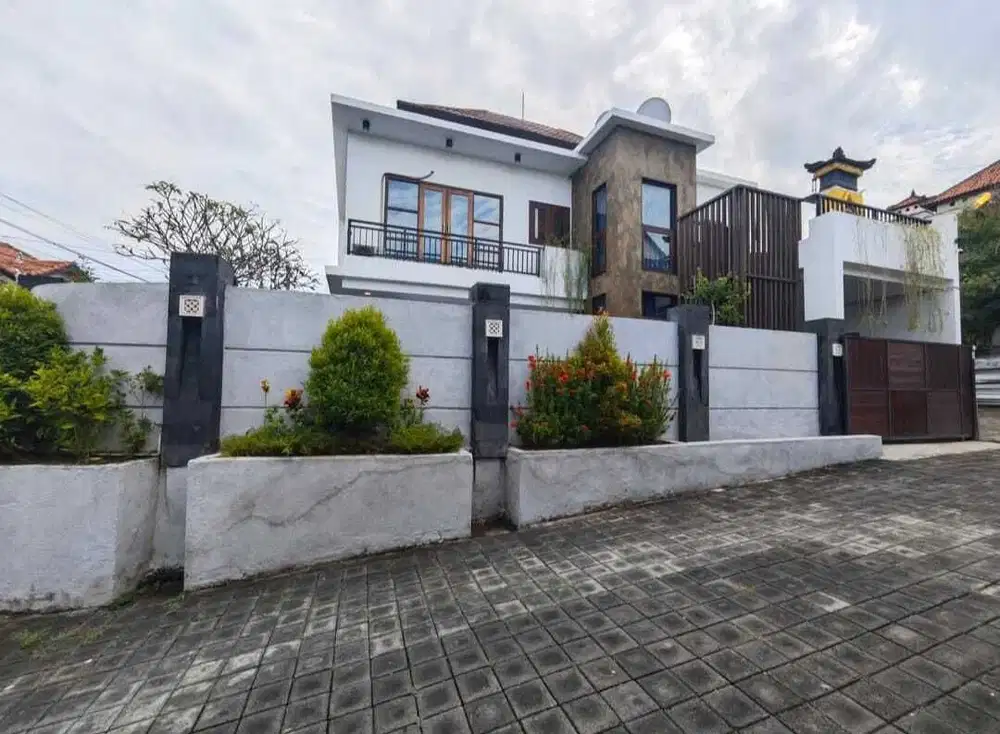 Rumah elit style villa 240m2 ada pool gn andakasa gatsu barat jl6mtr
